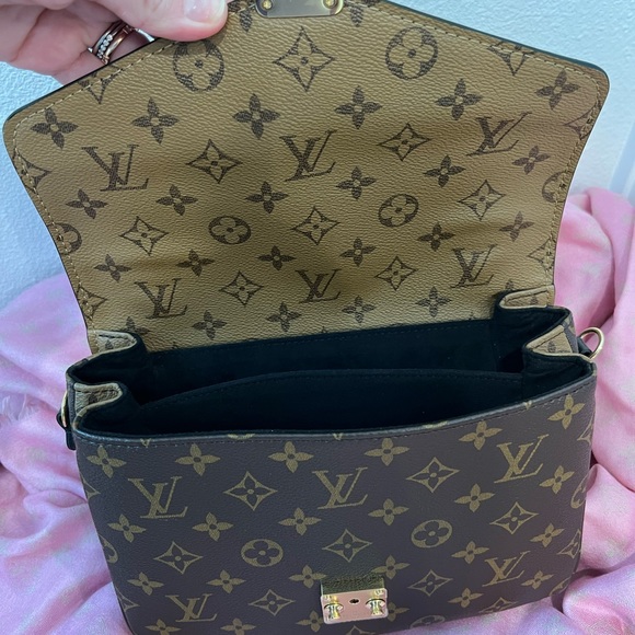 Like NEW POCHETTE METIS LOUIS VUITTON MONOGRAM CANVAS REVERSE SHOULDER Purse - Picture 7 of 12